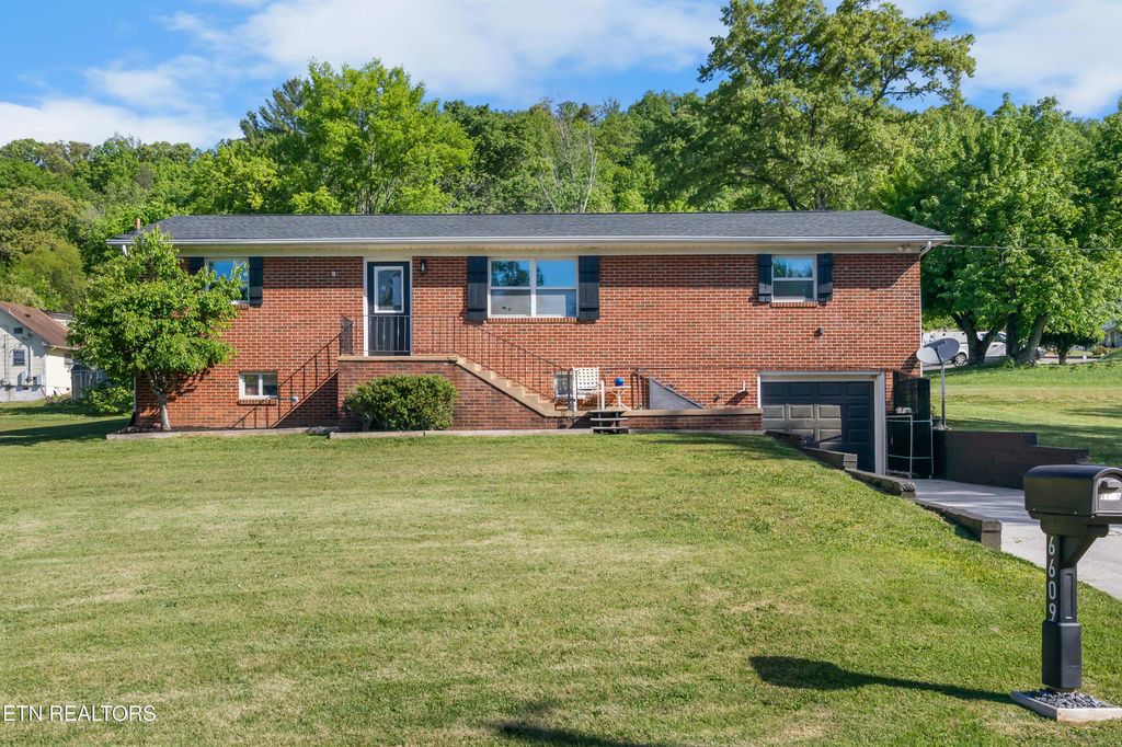 Photo of 6609 Langston Drive, Knoxville, TN 37918 (MLS # 1338125)