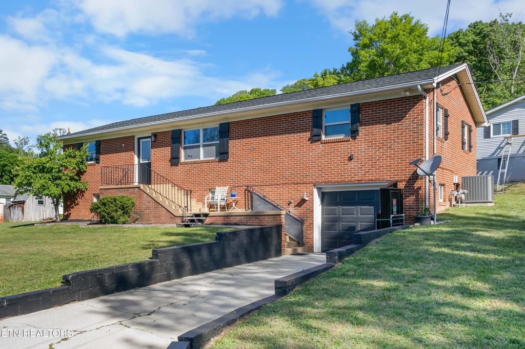 Photo of 6609 Langston Drive, Knoxville, TN 37918 (MLS # 1338125)