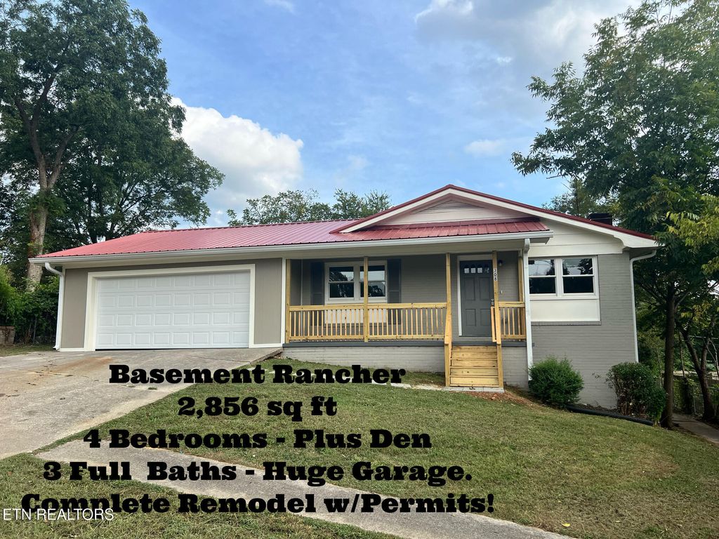 Photo of 308 W 2ND Ave, Lenoir City, TN 37771 (MLS # 1316376)
