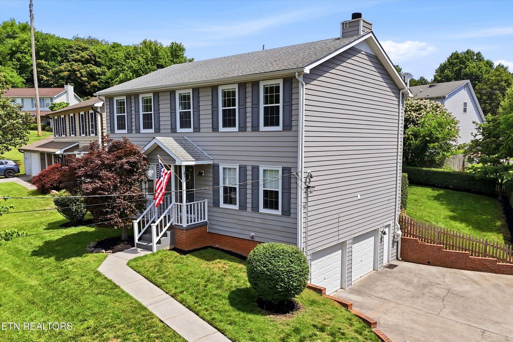 Photo of 1109 Harbour Shore Drive, Knoxville, TN 37934 (MLS # 1343532)
