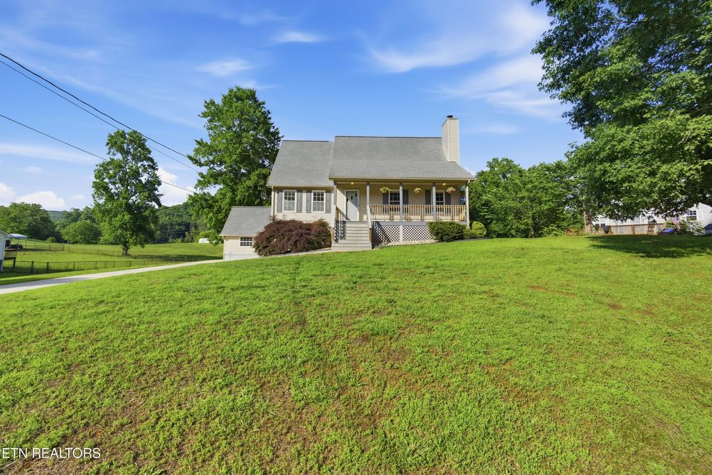 Photo of 135 Rebel Rd, Harriman, TN 37748 (MLS # 1342453)