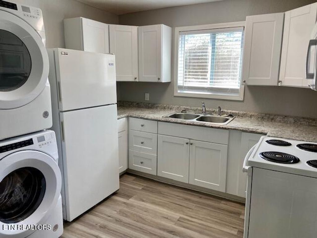 Photo of 178180 Hillside Rd, Oak Ridge, TN 37830 (MLS # 1292545)