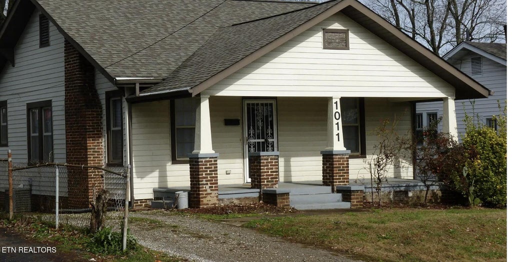 Photo of 1011 Atlantic Ave, Knoxville, TN 37917 (MLS # 1360193)