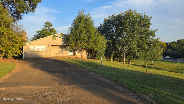 1206 PEACHTREE ST, SWEETWATER, TN 37874 - Image 2db7dfcb86cb2fcad1685f68c281ae31/86935846