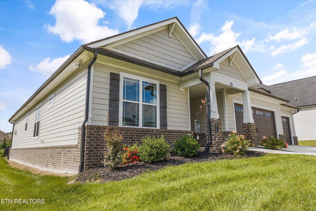 Photo of 255 Trillium Tr, Lenoir City, TN 37771 (MLS # 1358309)