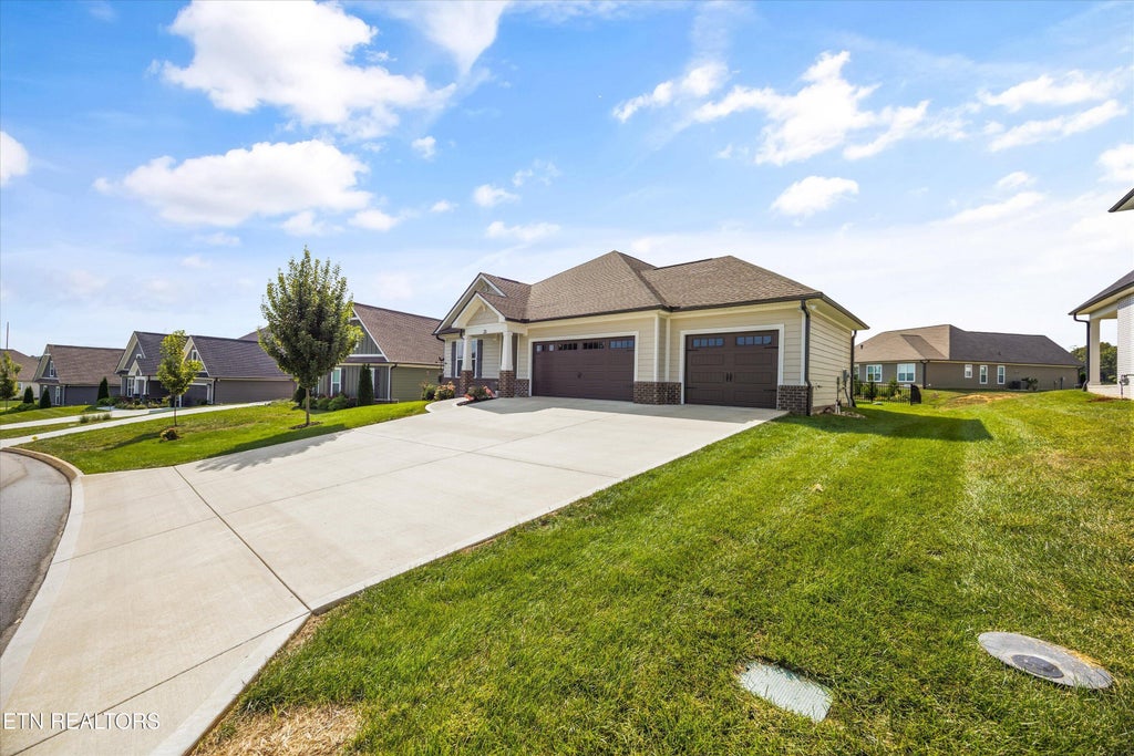 Photo of 255 Trillium Tr, Lenoir City, TN 37771 (MLS # 1358309)