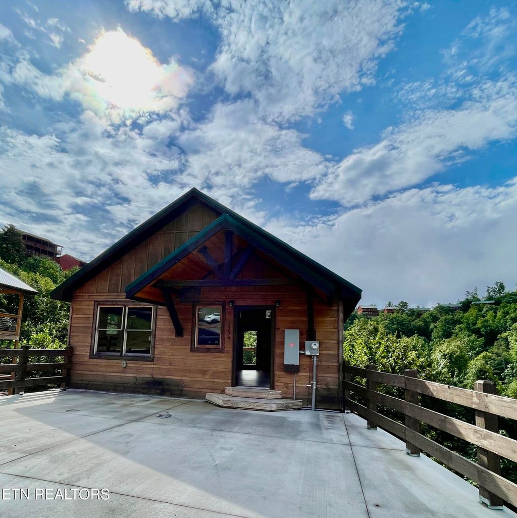 Photo of 3334 Smoky Ridge Way, Sevierville, TN 37862 (MLS # 1312063)