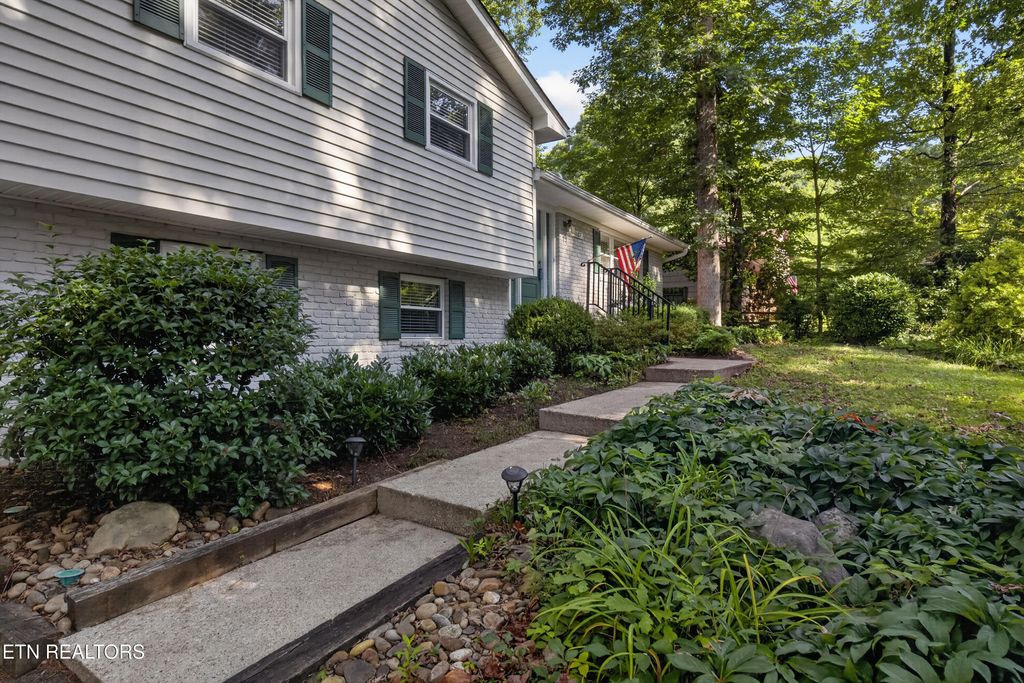 Photo of 1107 Burning Tr, Knoxville, TN 37909 (MLS # 1347034)