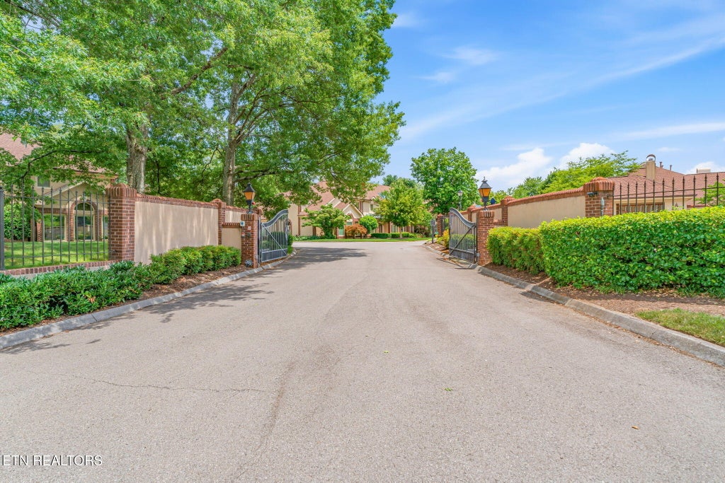 Photo of 920 Westcourt Drive, Knoxville, TN 37919 (MLS # 1345643)
