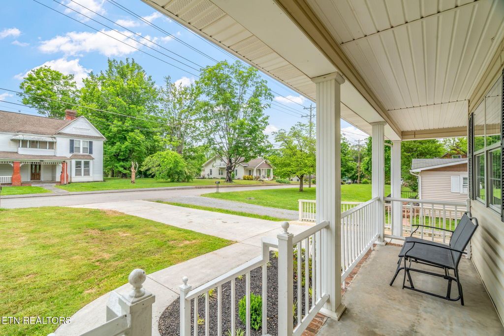 Photo of 525 Monroe St, Madisonville, TN 37354 (MLS # 1300365)