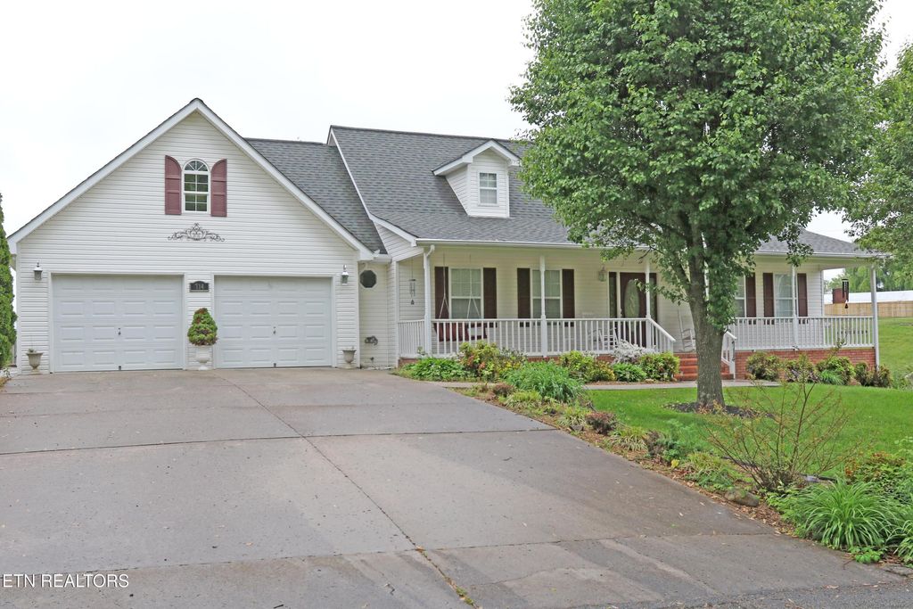 Photo of 714 Fifth Ave, New Tazewell, TN 37825 (MLS # 1283642)