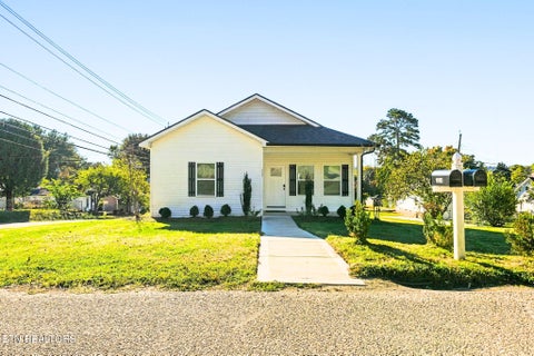 Photo of 2544 Bernhurst Drive, Knoxville, TN 37918 (MLS # 1359562)