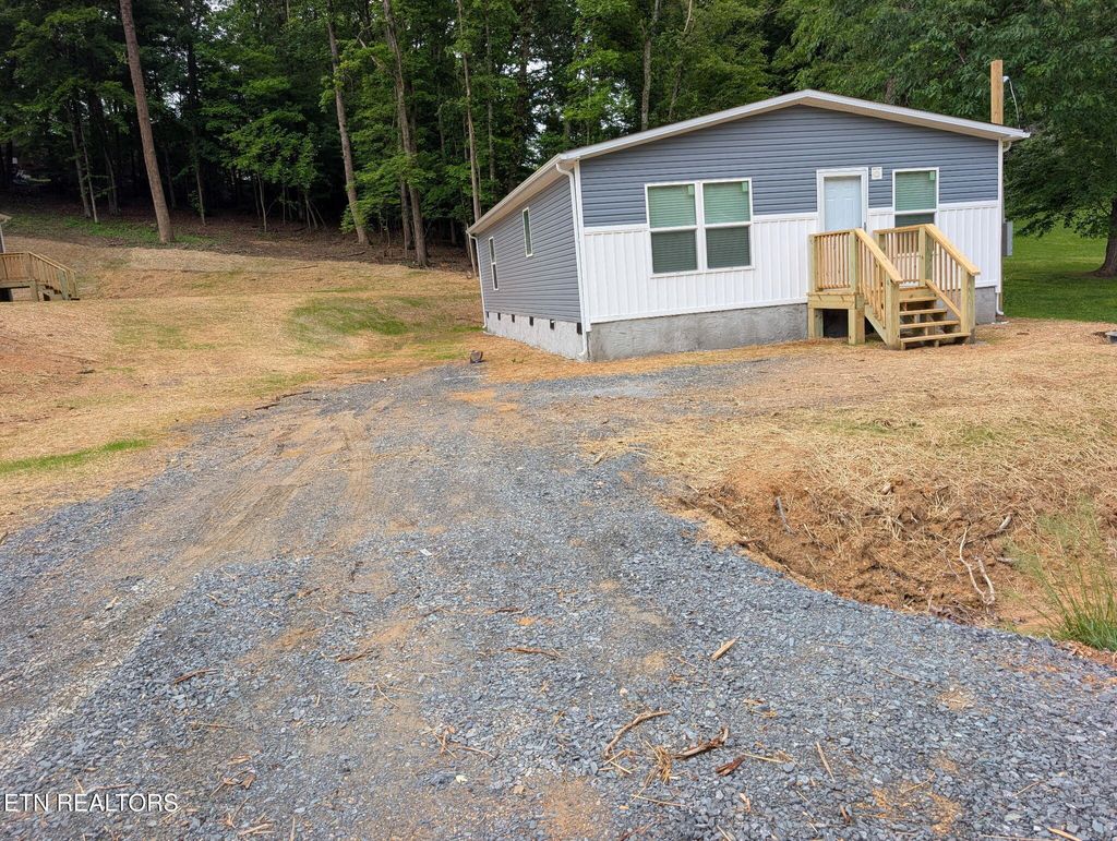 Photo of 307 Molyneux St, Rockwood, TN 37854 (MLS # 1340664)