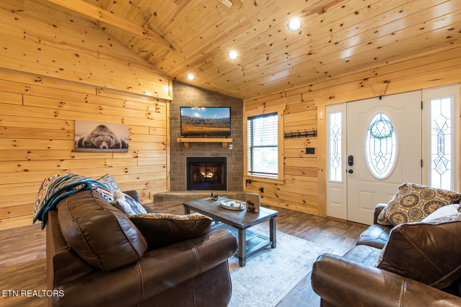 922 Statham Way 3
