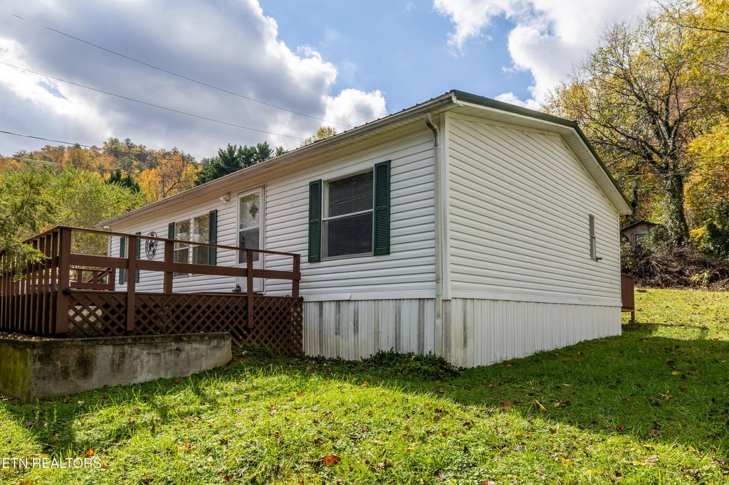 Photo of 124 Davis Rd, Townsend, TN 37882 (MLS # 1320575)