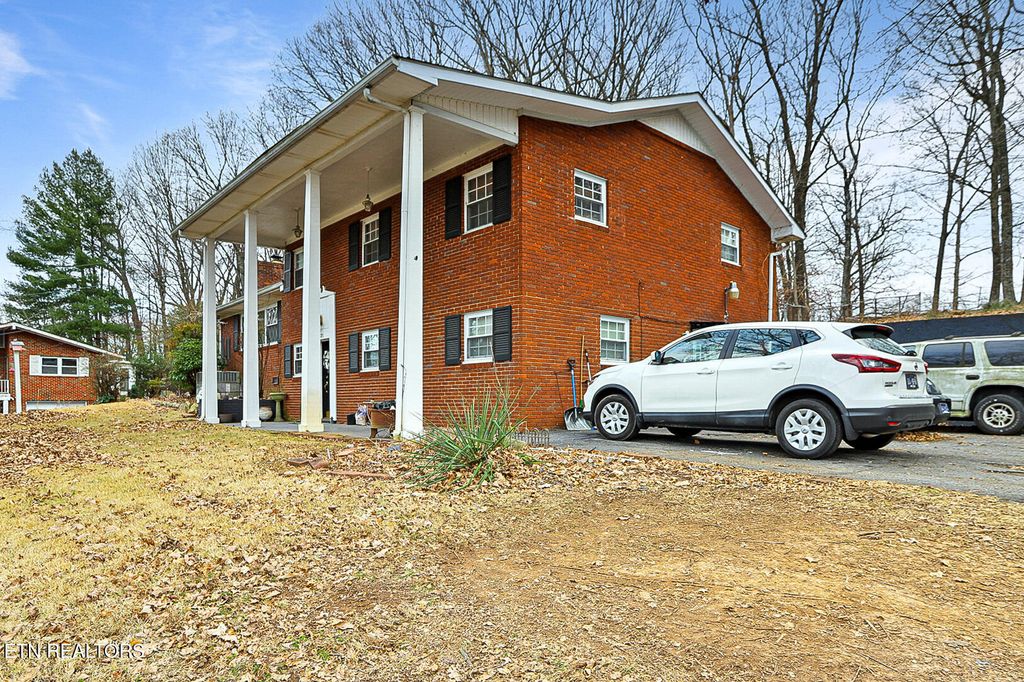 Photo of 6521 Kanuga Drive, Knoxville, TN 37912 (MLS # 1325352)