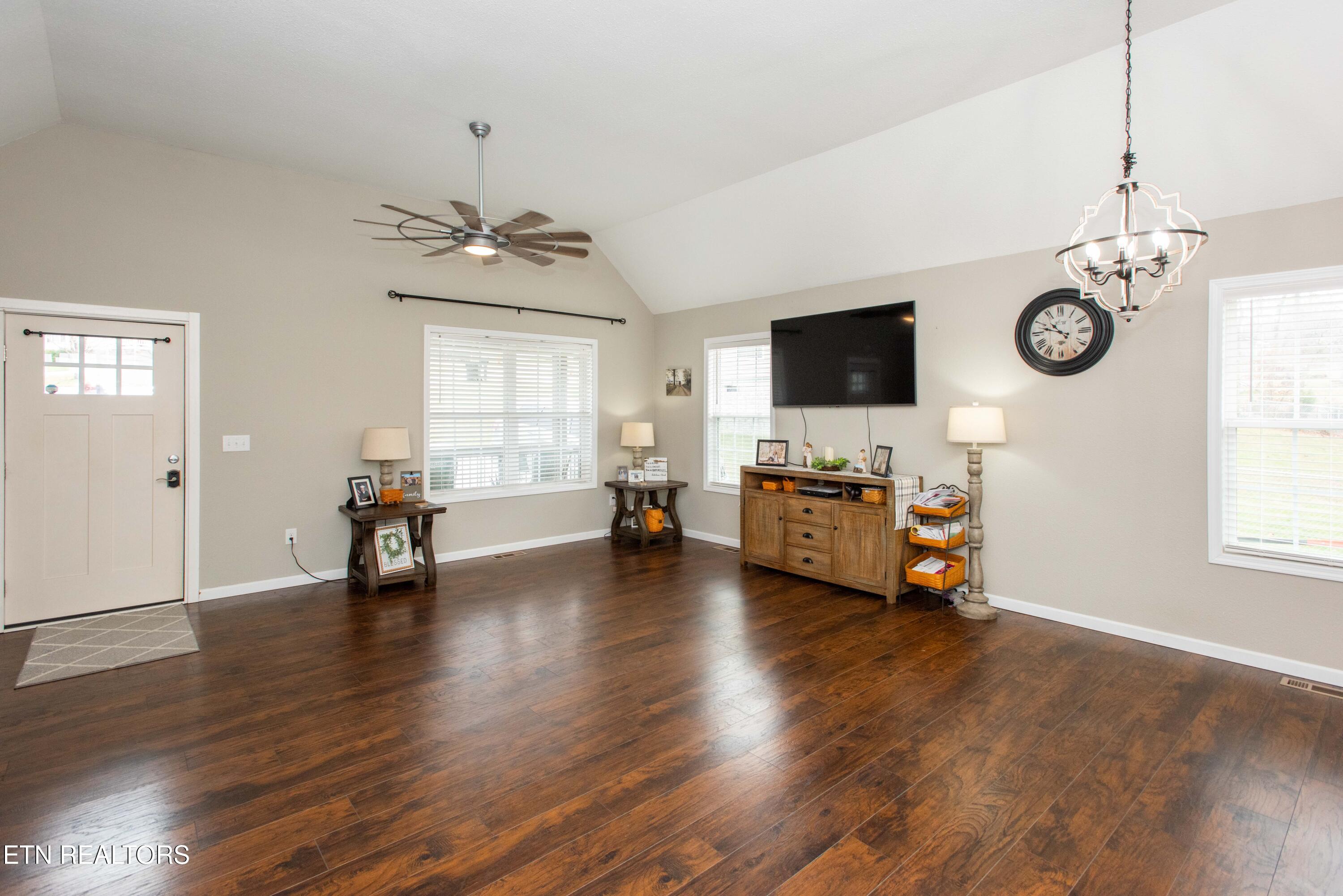 221 Kaysprings Circle