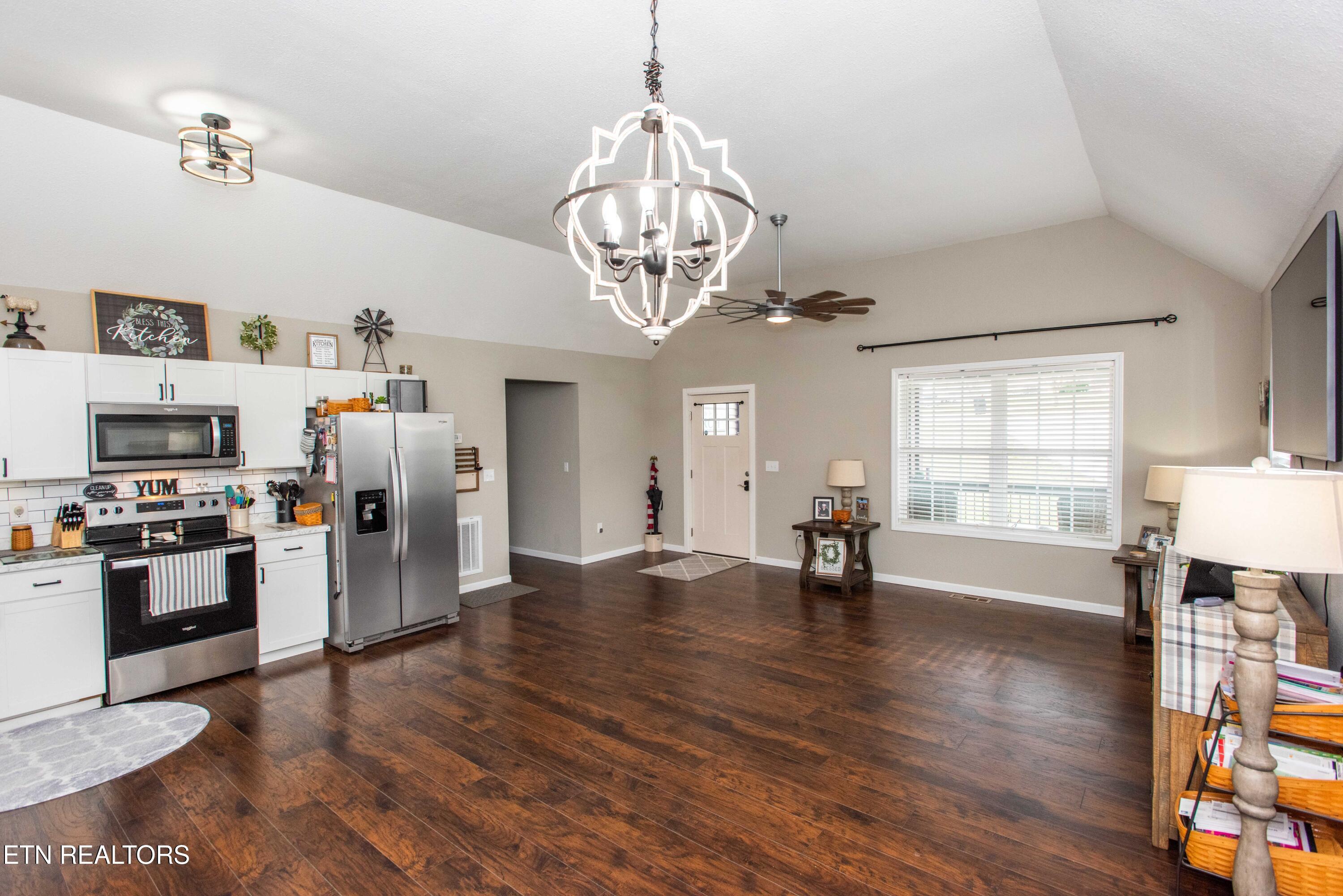 221 Kaysprings Circle