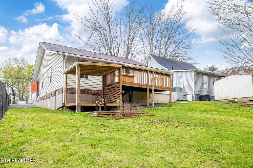 Photo of 409 W 5th Ave, Lenoir City, TN 37771 (MLS # 1348773)