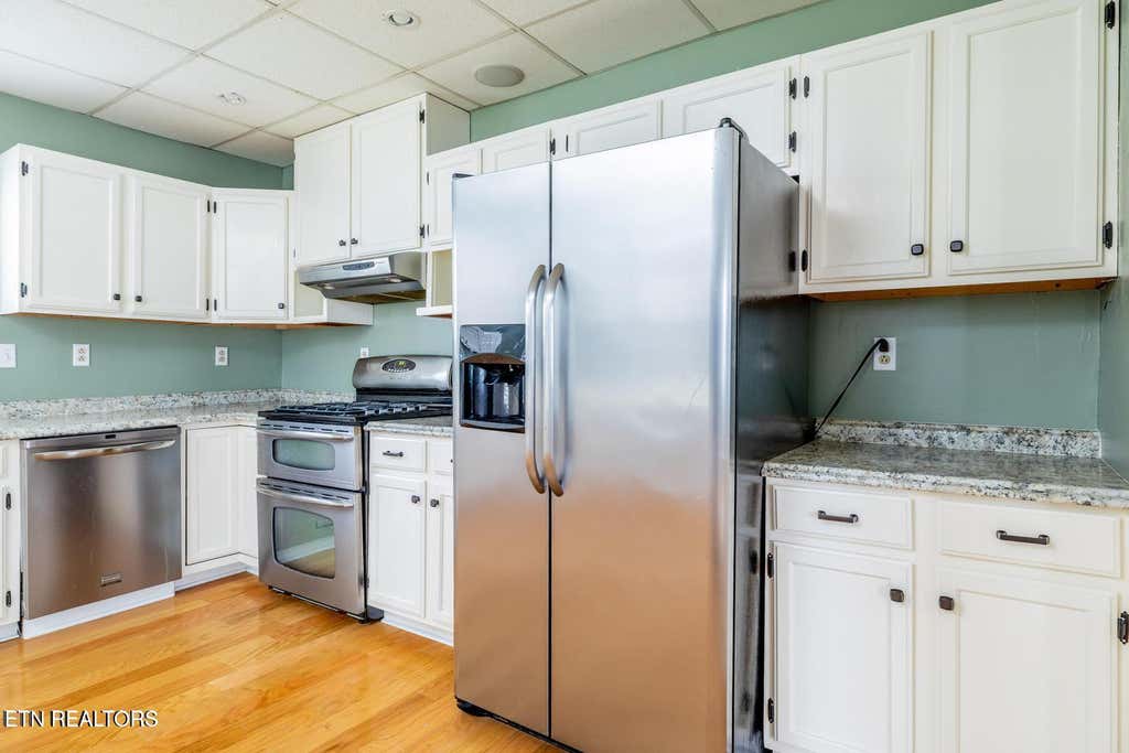 Photo of 409 W 5th Ave, Lenoir City, TN 37771 (MLS # 1348773)