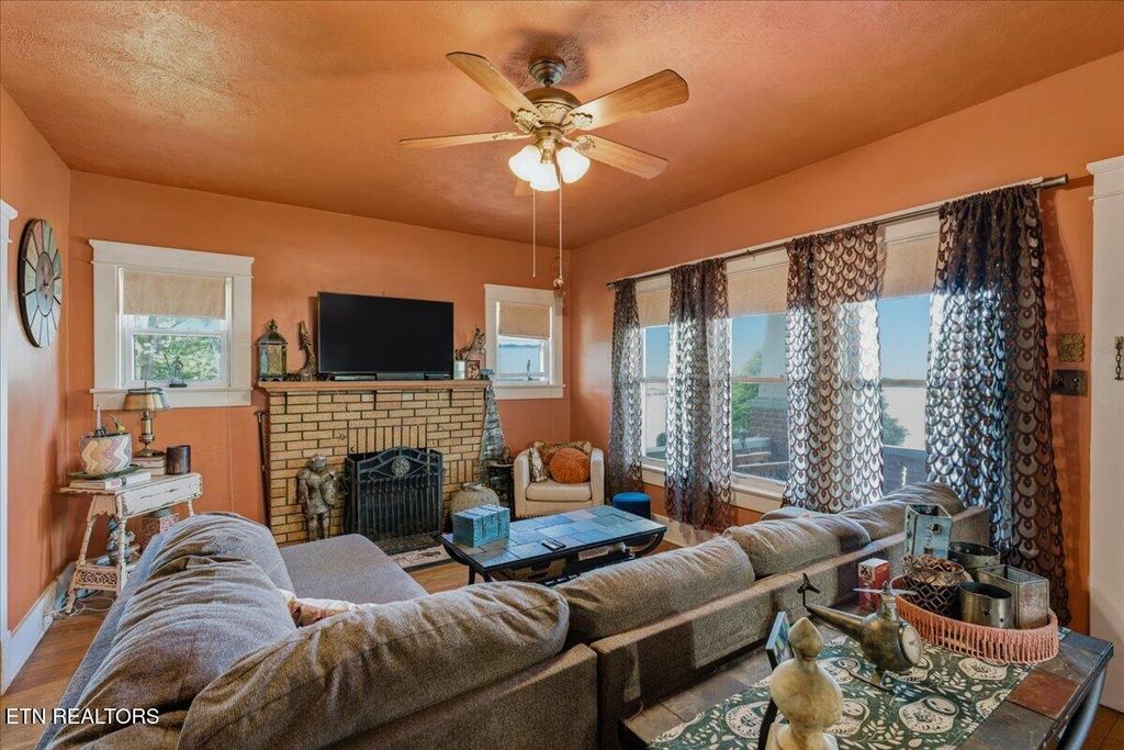 Photo of 2538 Forestdale Ave, Knoxville, TN 37917 (MLS # 1335972)