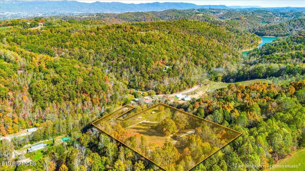 Photo of 2938 Cedar Creek Rd, LaFollette, TN 37766 (MLS # 1321894)