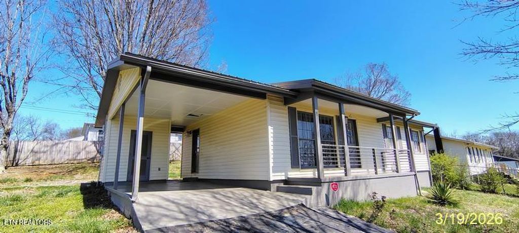 Photo of 204 Riggs St, Athens, TN 37303 (MLS # 1337474)