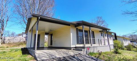 Photo of 204 Riggs St, Athens, TN 37303 (MLS # 1337474)