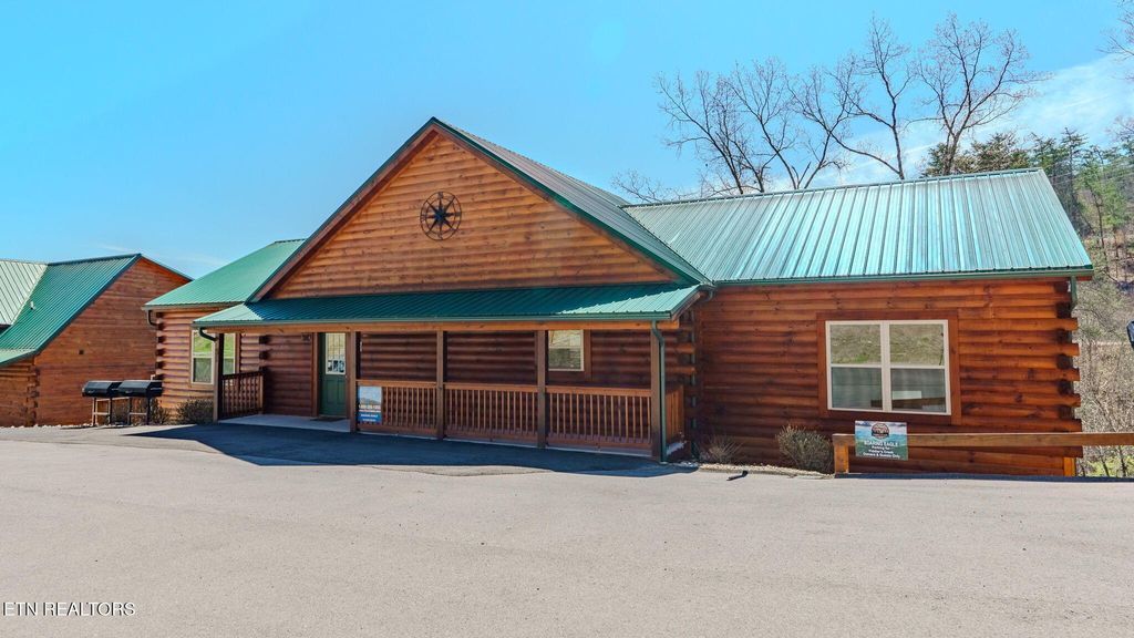 Photo of 825 String Run Way St, Pigeon Forge, TN 37863 (MLS # 1335158)