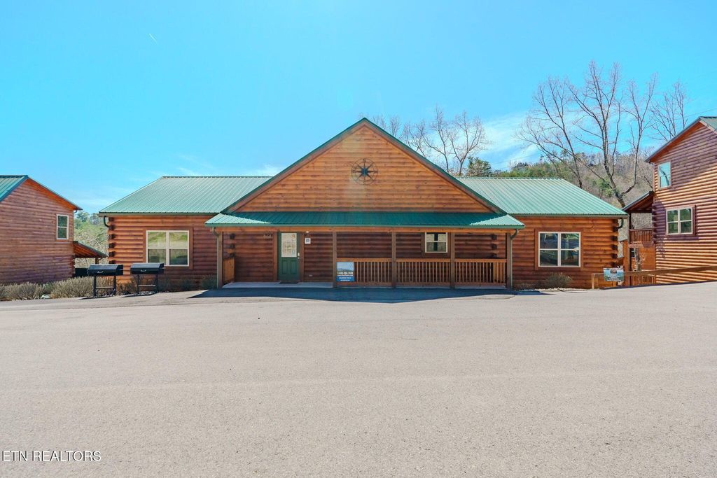 Photo of 825 String Run Way St, Pigeon Forge, TN 37863 (MLS # 1335158)