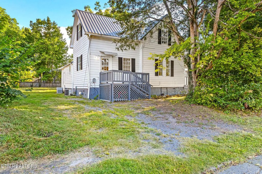 Photo of 430 Ohio Ave, Etowah, TN 37331 (MLS # 1331848)