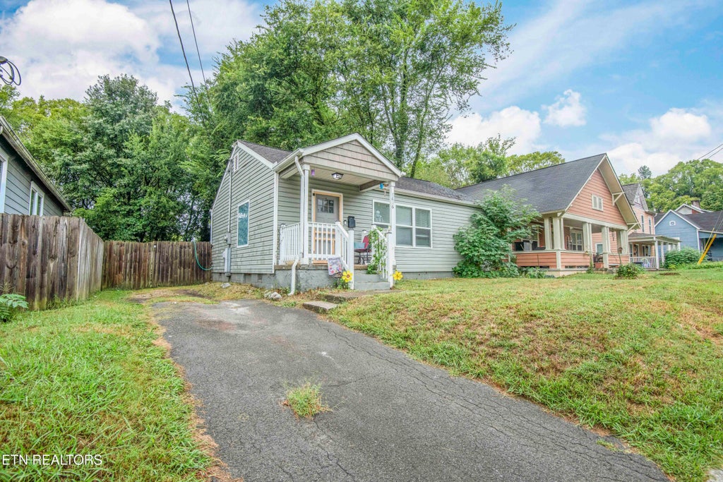Photo of 1616 Wallace St, Knoxville, TN 37921 (MLS # 1356416)