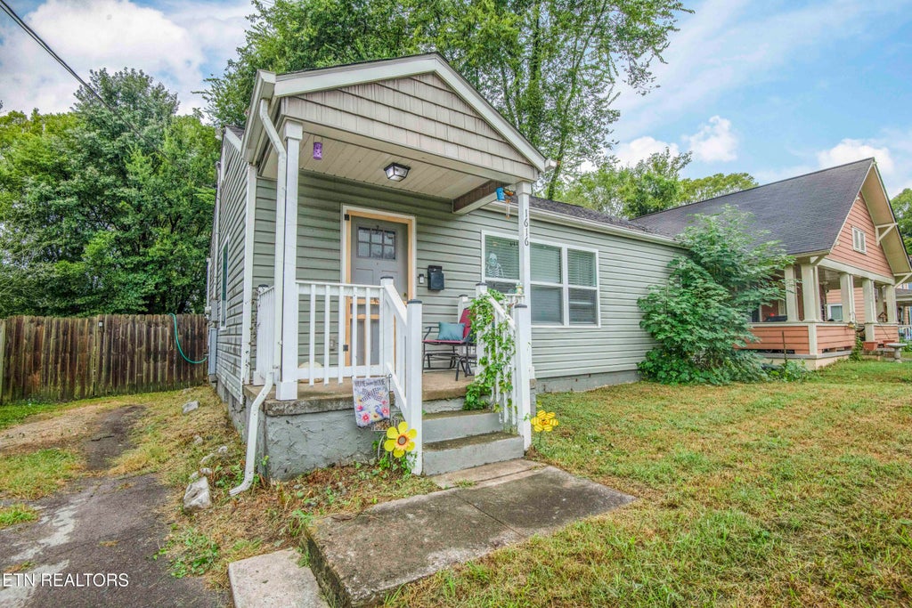 Photo of 1616 Wallace St, Knoxville, TN 37921 (MLS # 1356416)