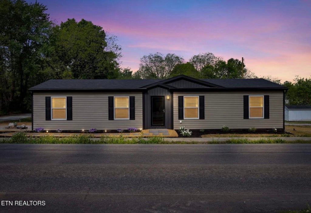 Photo of 9 Hamilton Ave, Englewood, TN 37329 (MLS # 1347928)