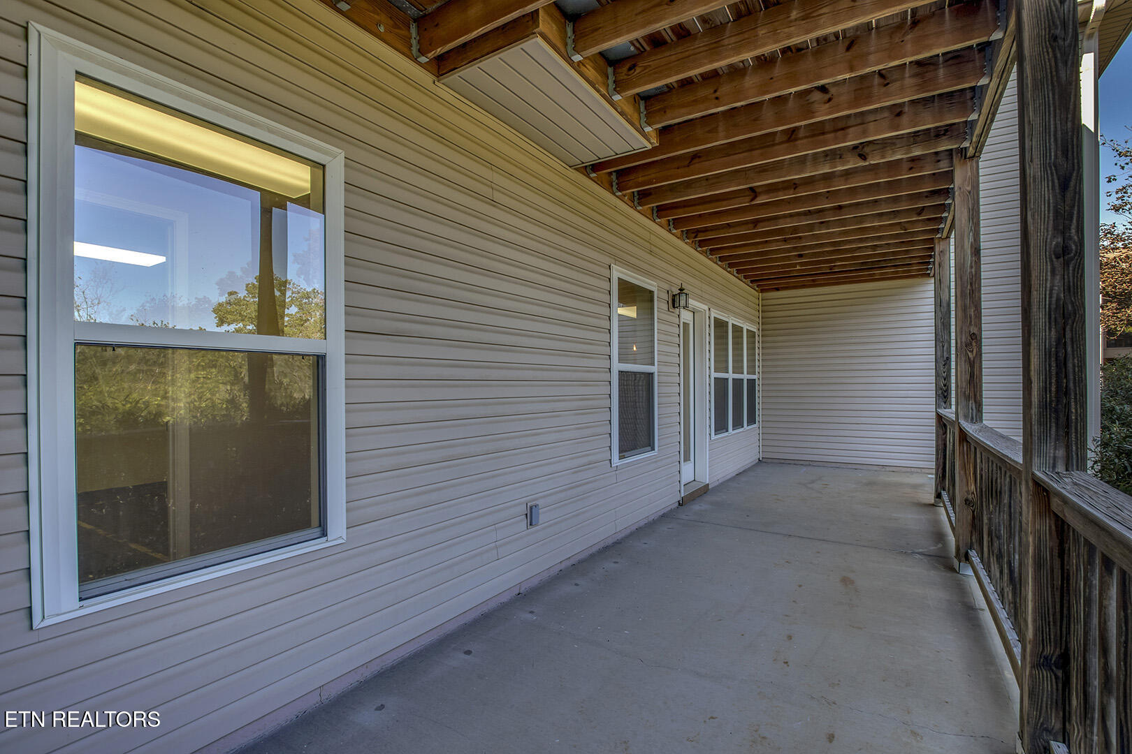 Loudon, Tennessee 37774, United States, 4 Bedrooms Bedrooms, ,3 BathroomsBathrooms,Residential,Active,89310