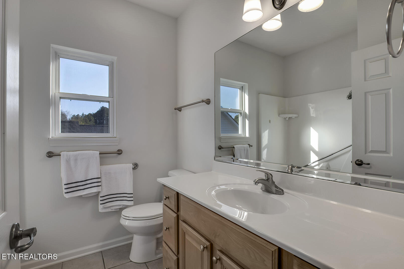 Loudon, Tennessee 37774, United States, 4 Bedrooms Bedrooms, ,3 BathroomsBathrooms,Residential,Active,89310