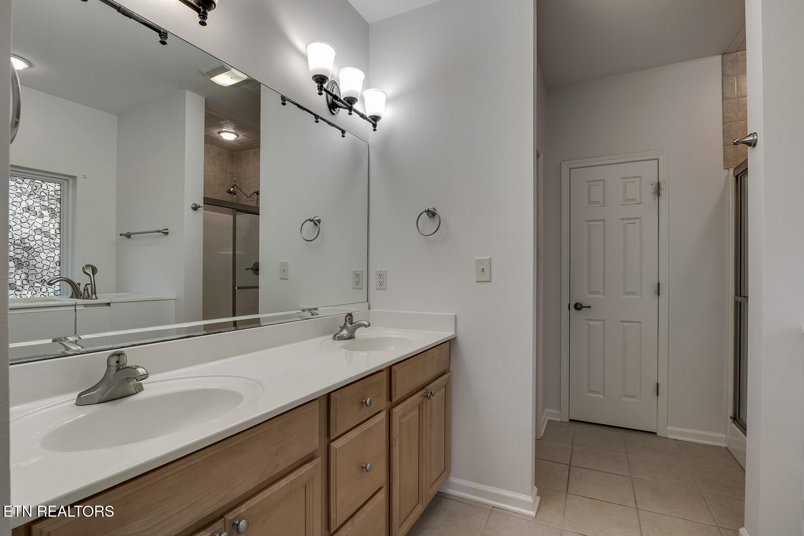 Loudon, Tennessee 37774, United States, 4 Bedrooms Bedrooms, ,3 BathroomsBathrooms,Residential,Active,89310