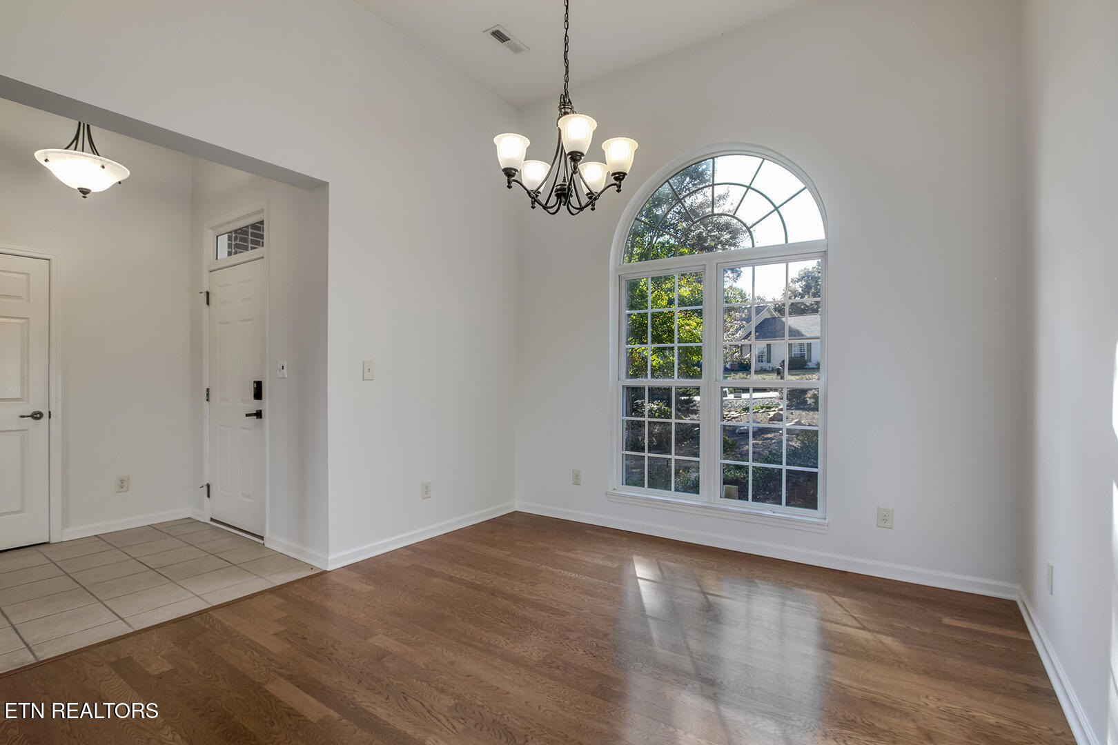 Loudon, Tennessee 37774, United States, 4 Bedrooms Bedrooms, ,3 BathroomsBathrooms,Residential,Active,89310