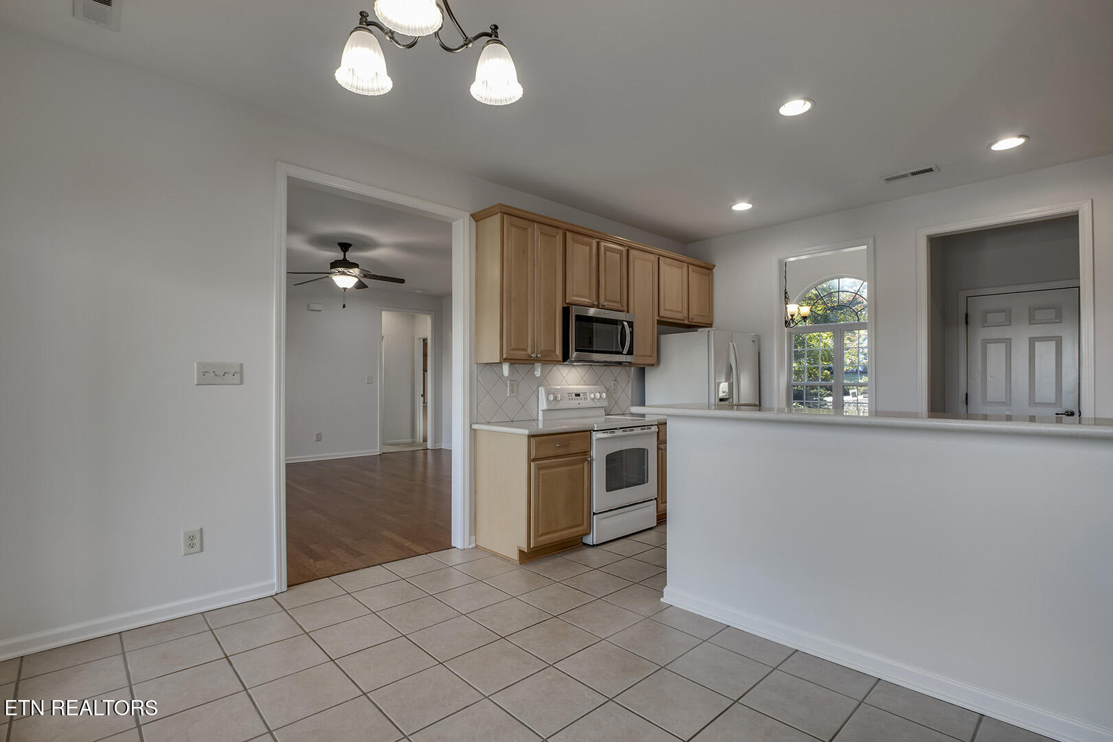 Loudon, Tennessee 37774, United States, 4 Bedrooms Bedrooms, ,3 BathroomsBathrooms,Residential,Active,89310