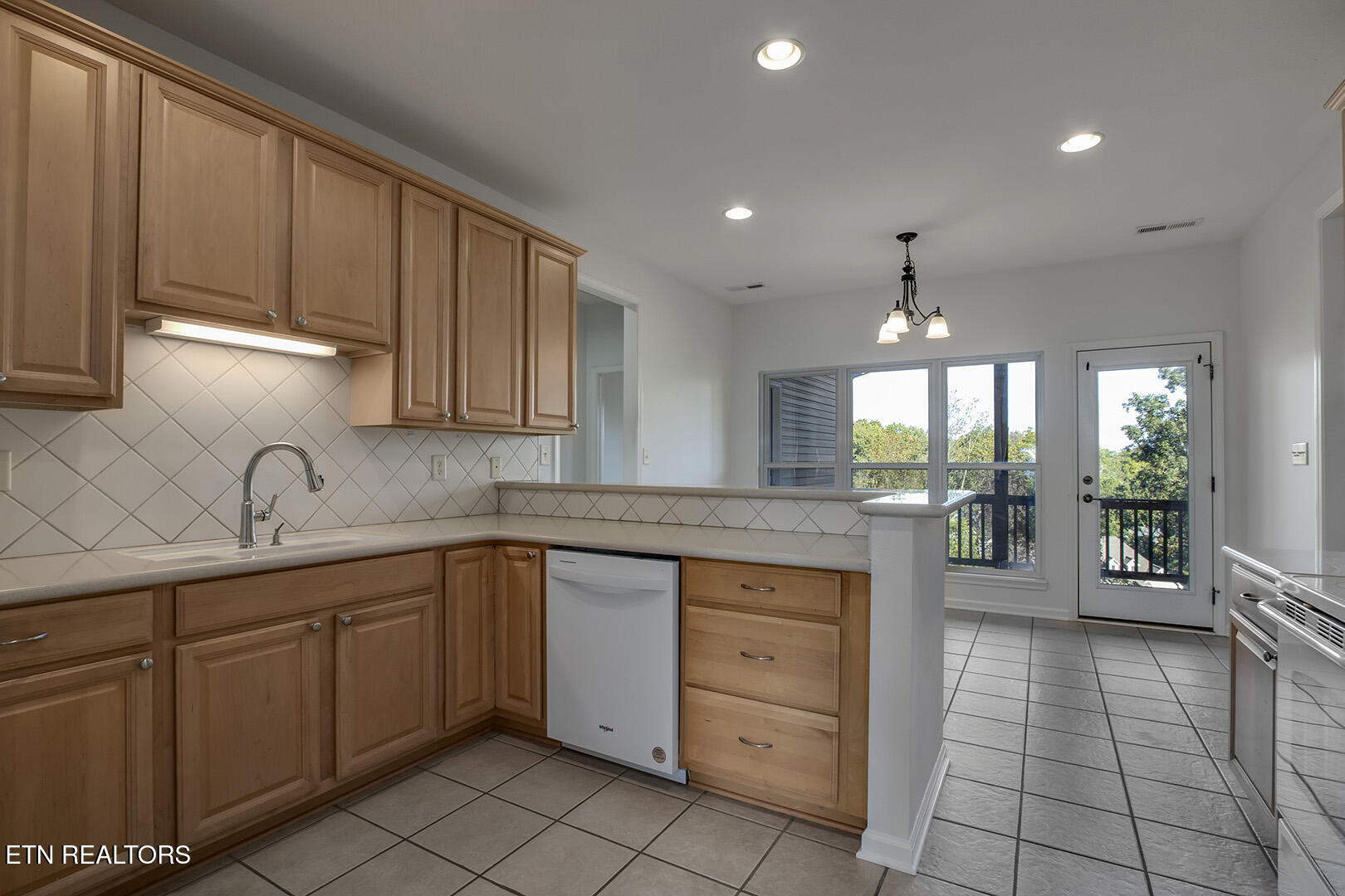 Loudon, Tennessee 37774, United States, 4 Bedrooms Bedrooms, ,3 BathroomsBathrooms,Residential,Active,89310