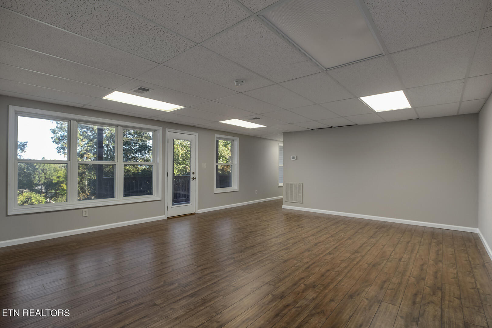 Loudon, Tennessee 37774, United States, 4 Bedrooms Bedrooms, ,3 BathroomsBathrooms,Residential,Active,89310