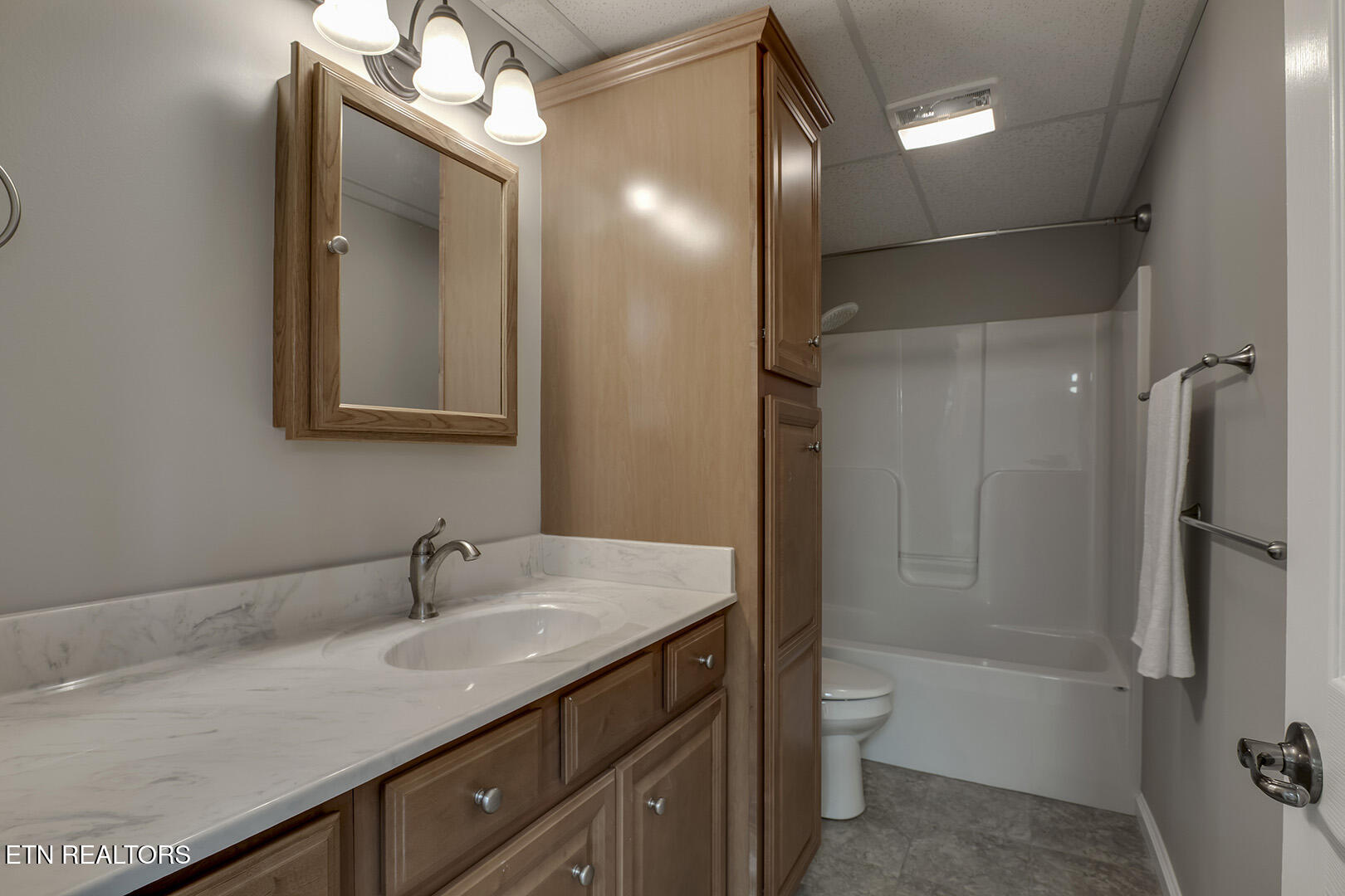 Loudon, Tennessee 37774, United States, 4 Bedrooms Bedrooms, ,3 BathroomsBathrooms,Residential,Active,89310