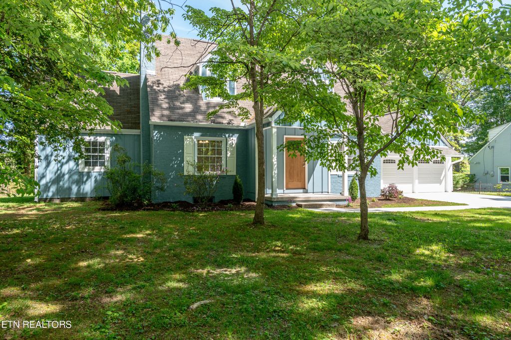 Photo of 679 E Hunt Rd, Alcoa, TN 37701 (MLS # 1245570)