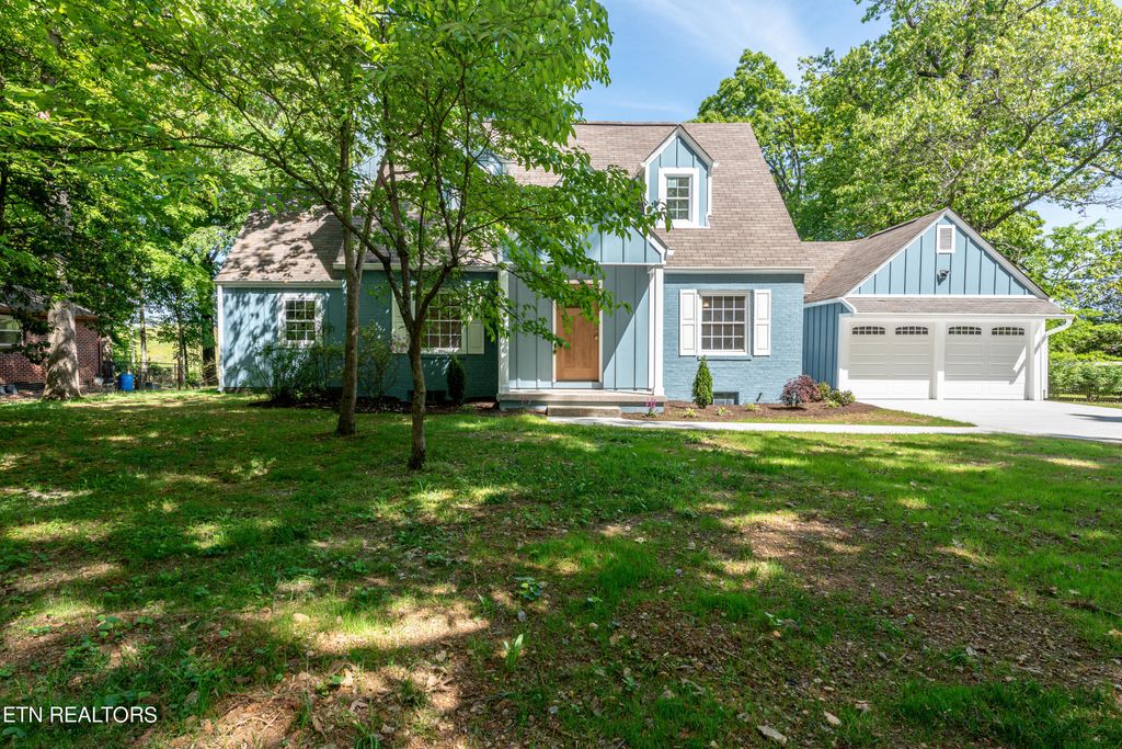 Photo of 679 E Hunt Rd, Alcoa, TN 37701 (MLS # 1245570)