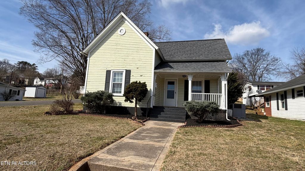 Photo of 521 W 1st Ave, Lenoir City, TN 37771 (MLS # 1329156)