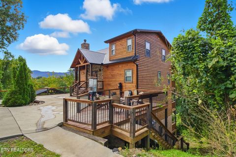 Photo of 1019 Daisy Lane, Gatlinburg, TN 37738 (MLS # 1319157)