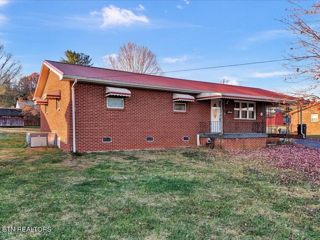 Photo of 306 Wilson Hurst St, Tazewell, TN 37879 (MLS # 1245489)