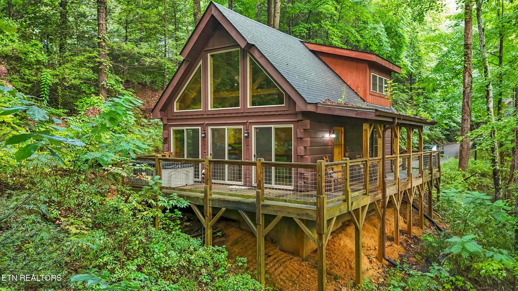 Photo of 251 Cartertown Rd, Gatlinburg, TN 37738 (MLS # 1314922)