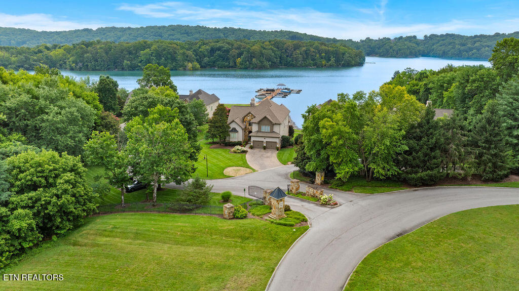 210 Casa Del Lago Way