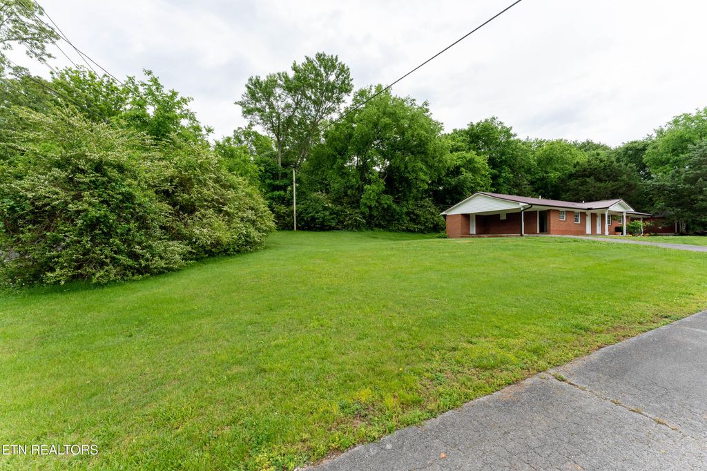 Photo of 2182 Lakeview Rd, Lenoir City, TN 37772 (MLS # 1339693)